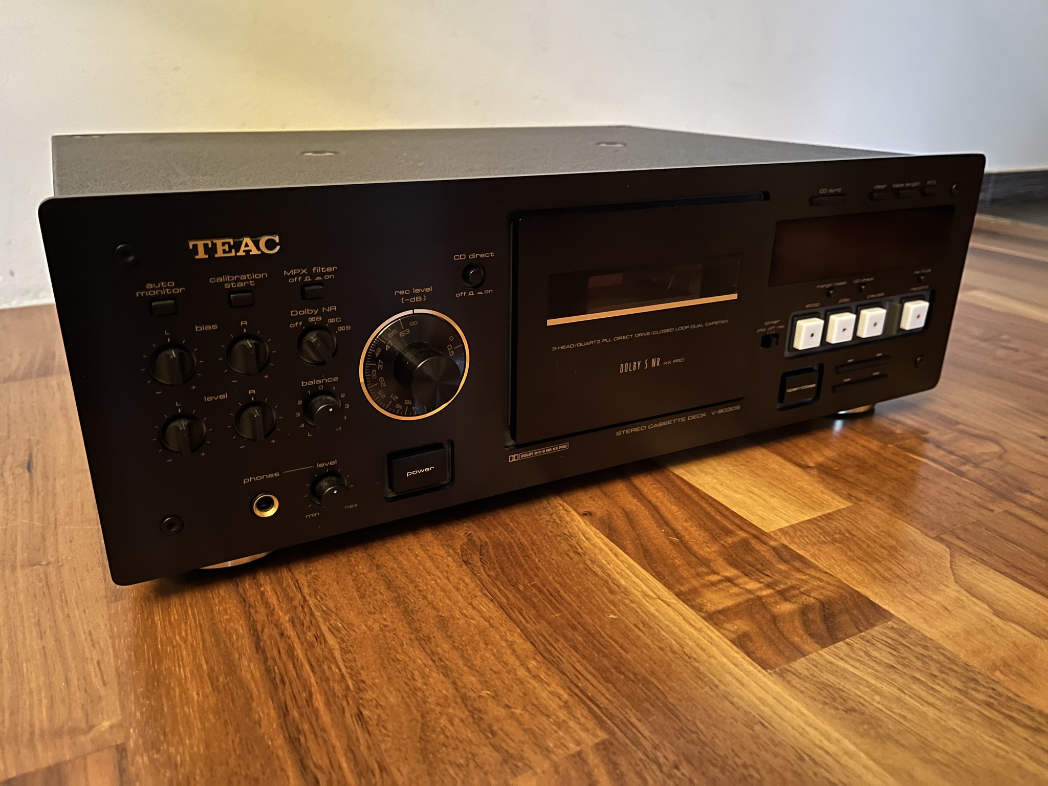TEAC - V-8030S