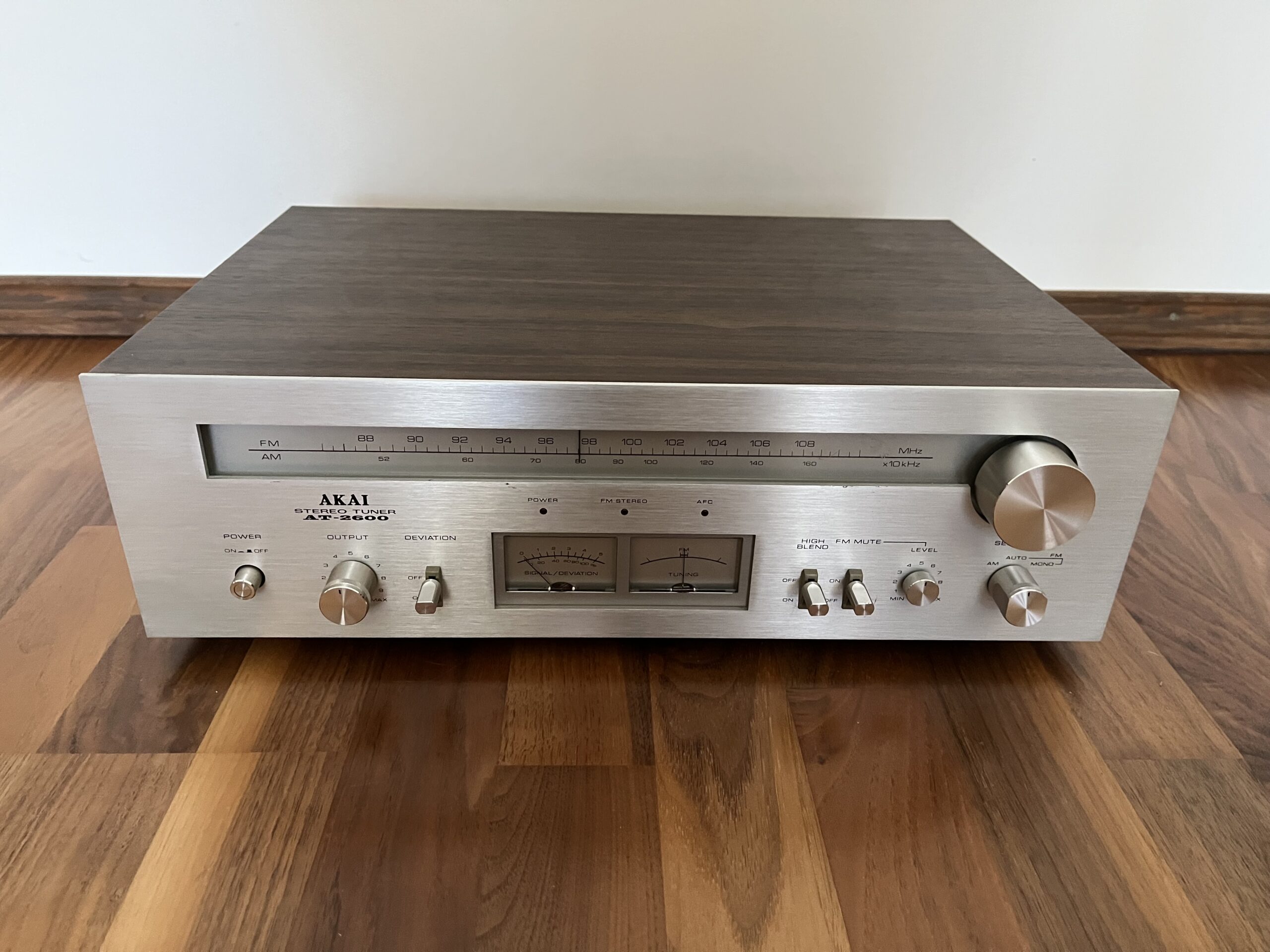 AKAI - AT 2600