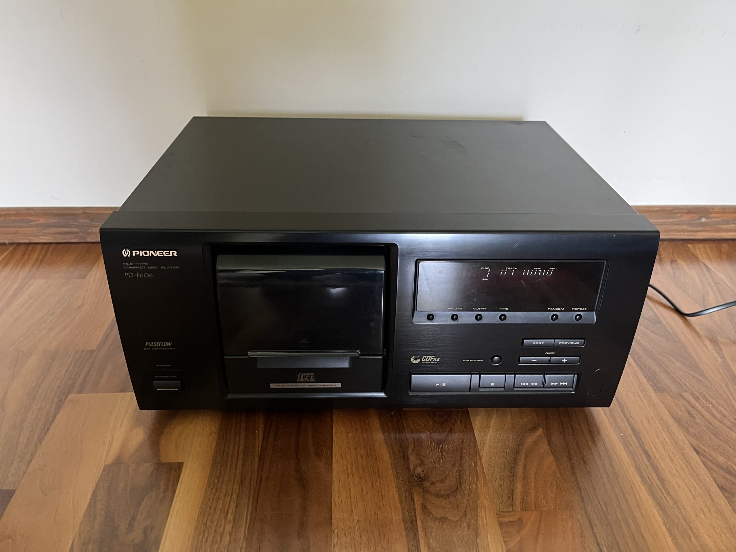 PIONEER - PD-F 606