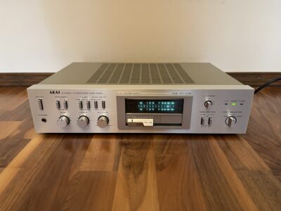AKAI - AM-U 02